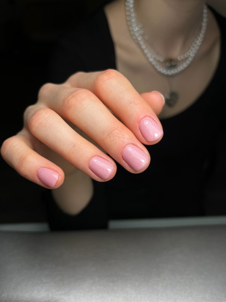 Geelilakkaus – kestävät ja kauniit kynnet Blushingtonissa